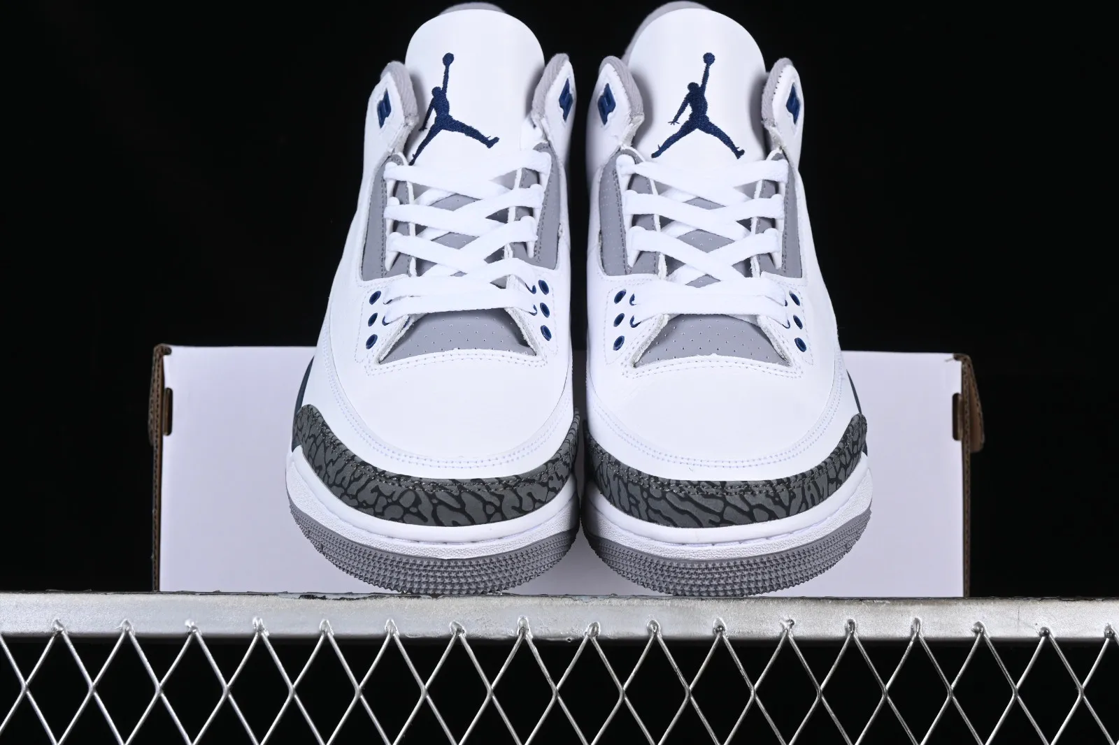 Air Jordan 3 Retro Midnight Navy White Cement Grey Black CT8532-140