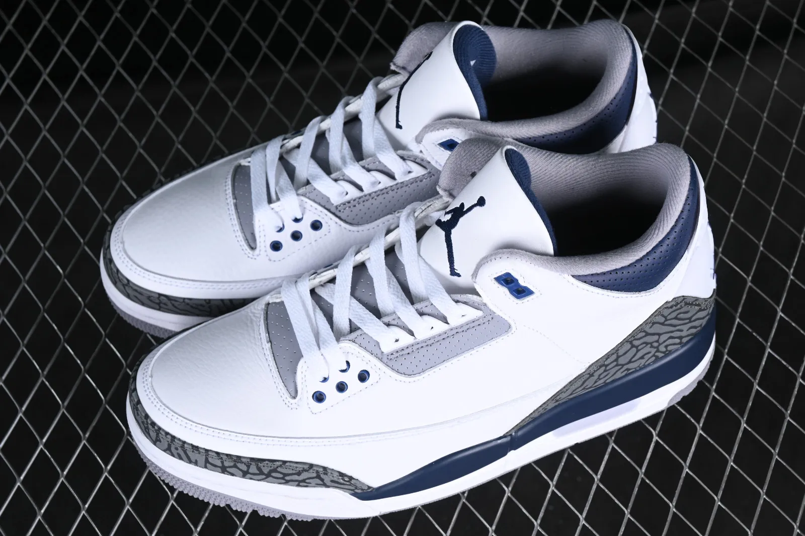 Air Jordan 3 Retro Midnight Navy White Cement Grey Black CT8532-140