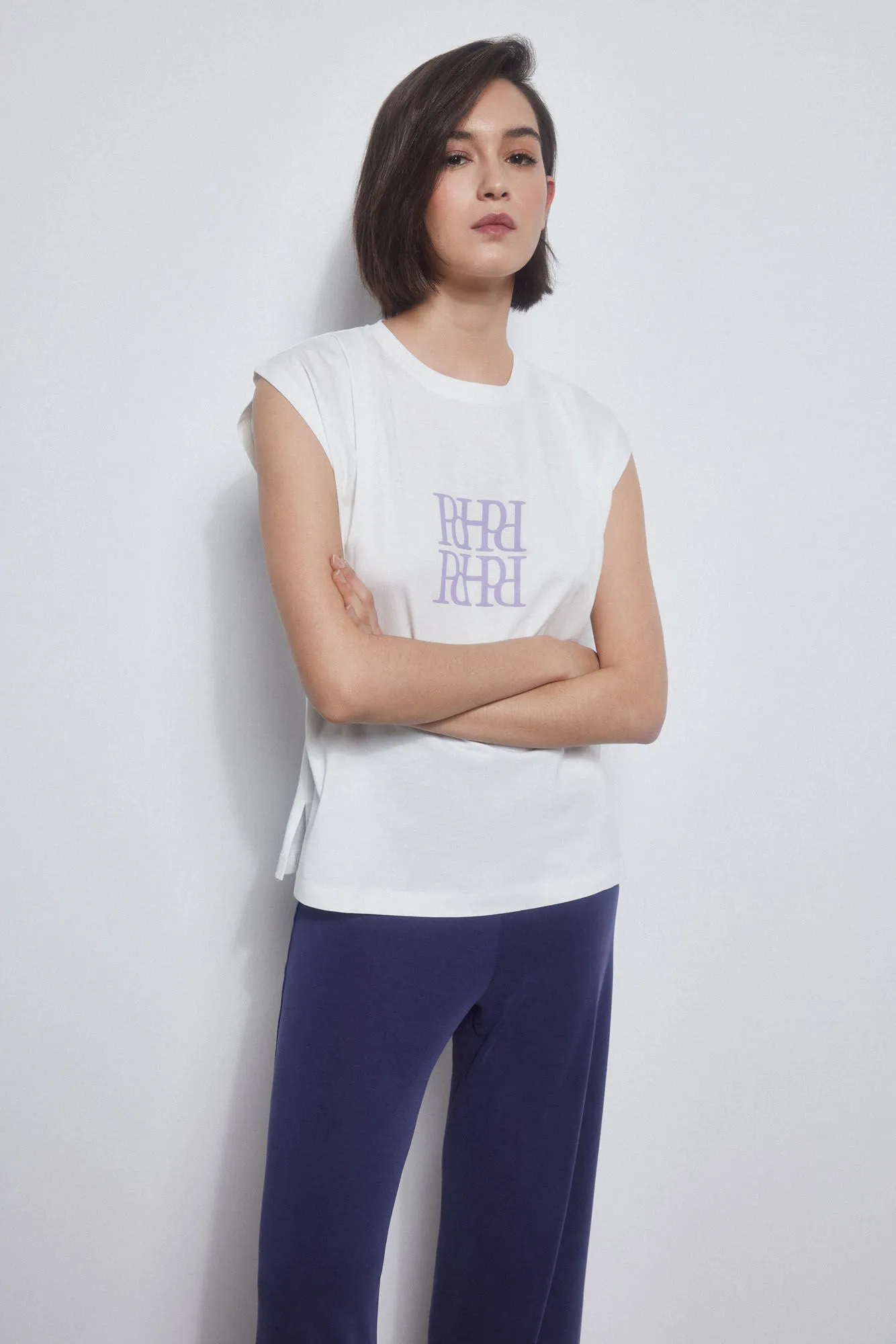 Camiseta activewear pliegues logo