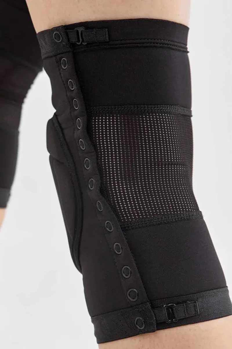 Queen High Matter Knee Pads - black sleek